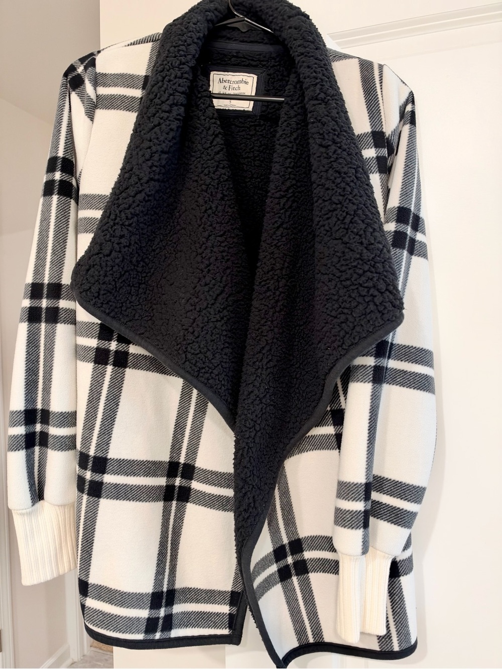 Abercrombie & Fitch Black and White Plaid Sherpa-Trim Open Cardigan